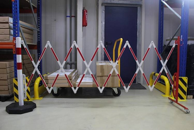 Zapora nożycowa ze słupkiem przestawnym