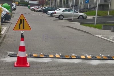 Pachołek drogowy z panelem 125 cm - elastyczny, odblaskowy