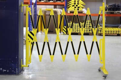 Zapora nożycowa z mocowaniem do ściany