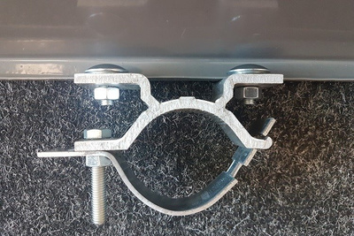 Uchwyt krawędziowy znaków drogowych