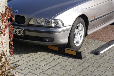 Separator parkingowy - D; taśma biała