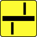 Tabliczka T-6d - tabliczka wskazująca prostopadły przebieg drogi z pierwszeństwem przez skrzyżowanie oraz układ dróg podporządkowanych