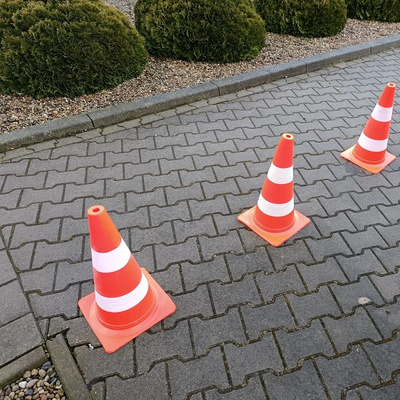 Pachołek drogowy 50 cm - elastyczny, fluorescencyjny, odblaskowy