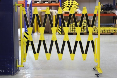 Zapora nożycowa z mocowaniem do ściany