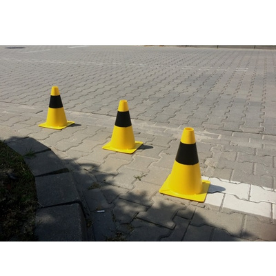 Pachołek drogowy żółto czarny PE 30 cm - ostrzegawczy